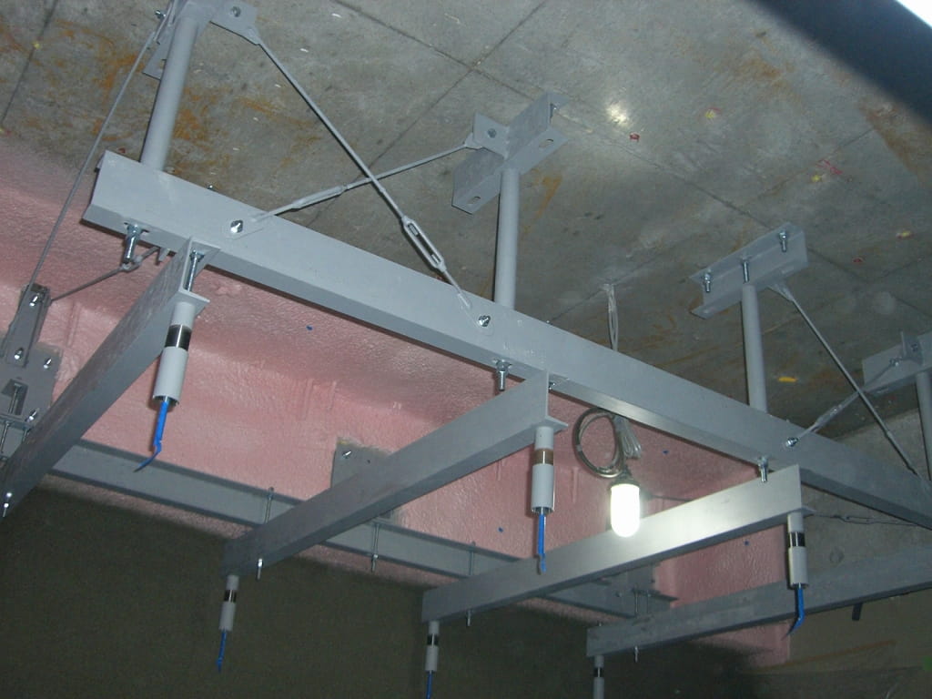 天井内医療機械吊金具取付工事施行例